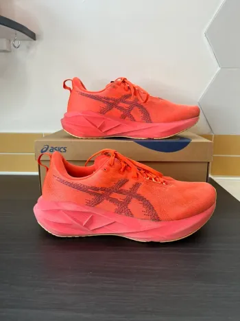 Použité Asics Novablast 5 Running Shoes