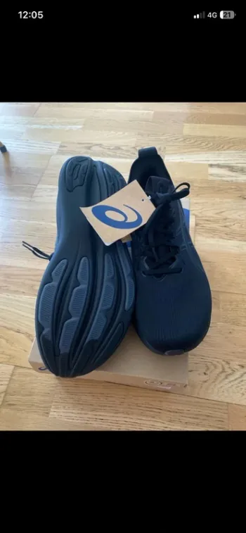 Used Asics Gel Nimbus 28 bike — image 3 of 5