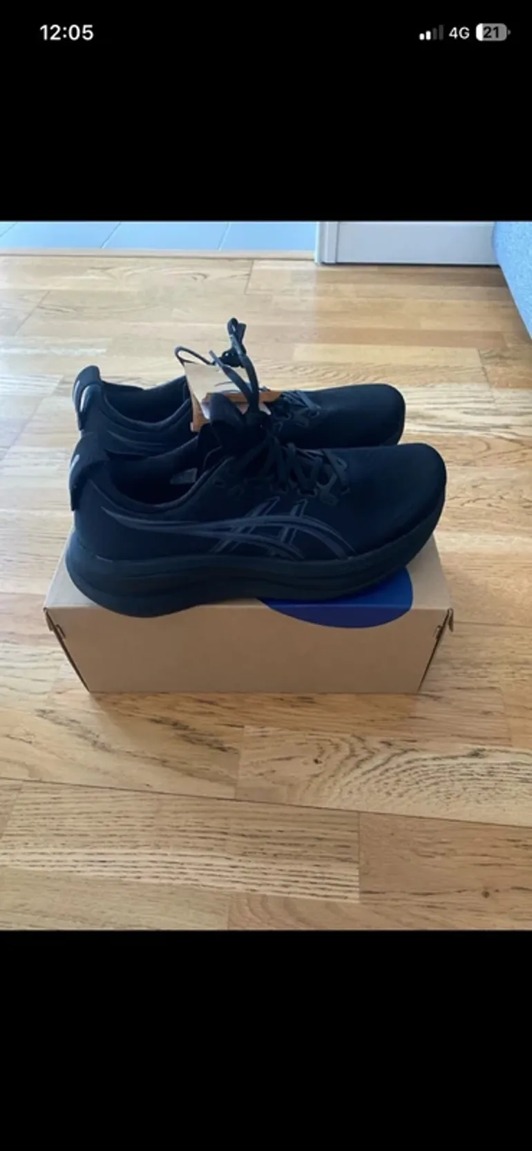 Used Asics Gel Nimbus 28 bike — image 2 of 5