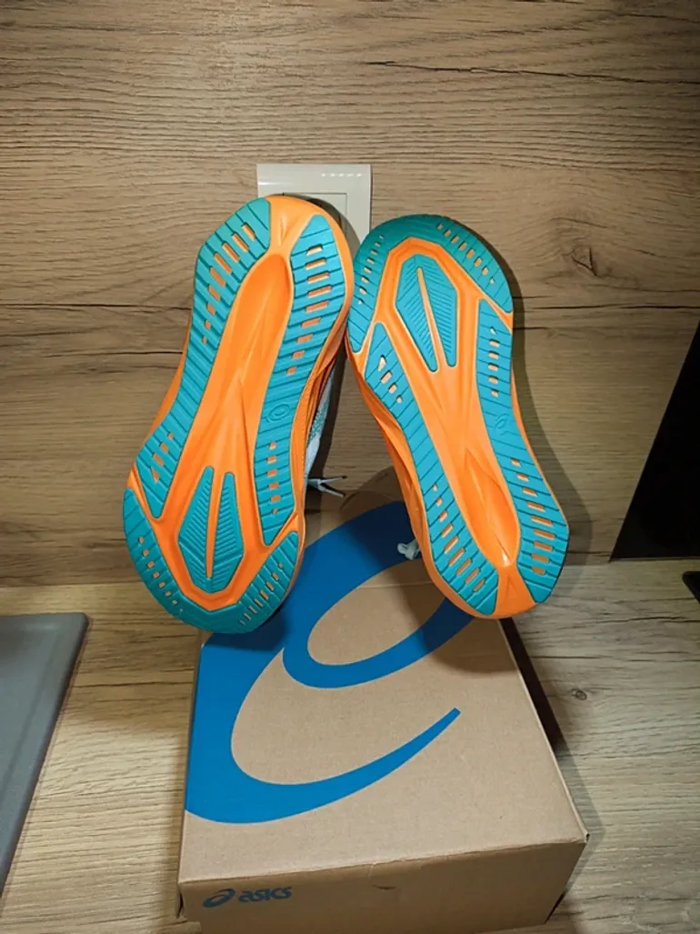 Used Asics Novablast 5 bike — image 3 of 5