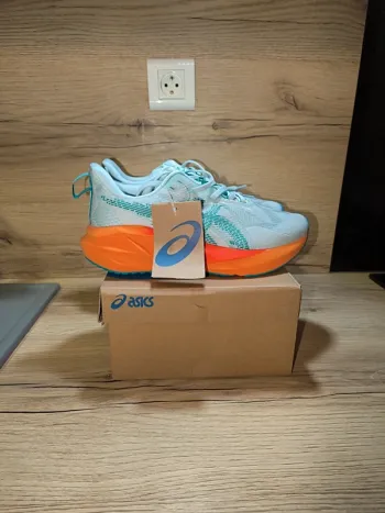 Used Asics Novablast 5 Running Shoes
