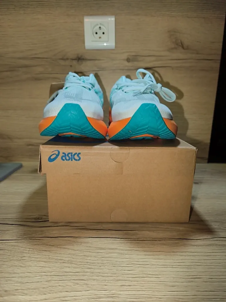 Used Asics Novablast 5 bike — image 4 of 5
