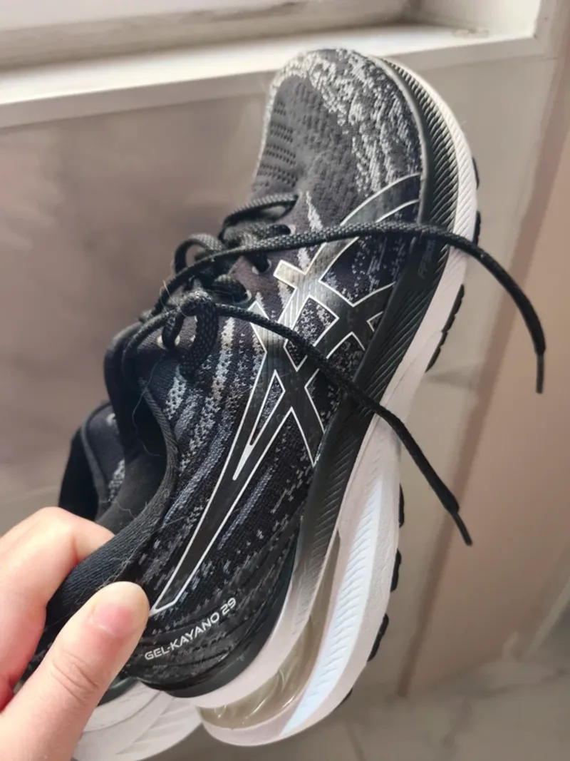 Käytetty Asics Gel Kayano 29 Running Shoes