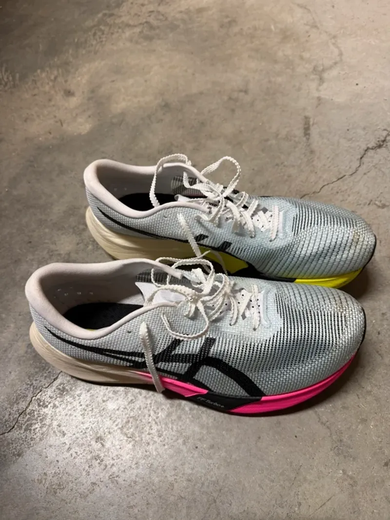 Käytetty Asics Metaspeed Edge Running Shoes