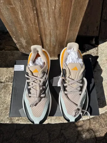 Used Adidas Ultra Boost Light C.RDY bike — image 3 of 10