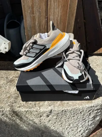 Used Adidas Ultra Boost Light C.RDY bike — image 2 of 10