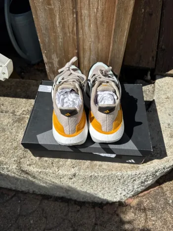 Used Adidas Ultra Boost Light C.RDY bike — image 4 of 10