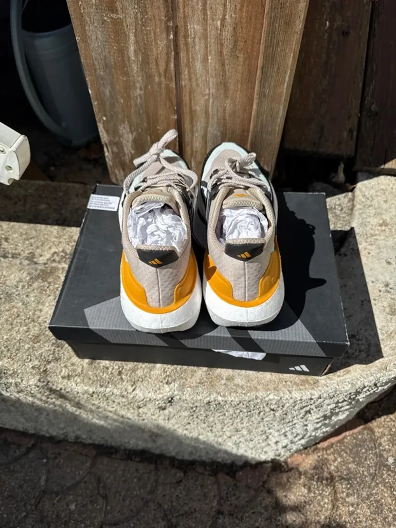 Used Adidas Ultra Boost Light C.RDY bike — image 4 of 10