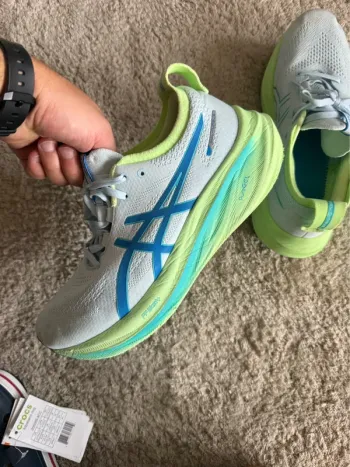 Used Asics Gel Nimbus 26 Running Shoes
