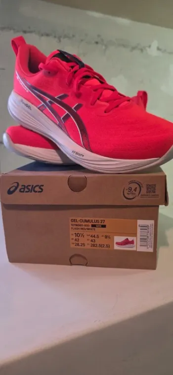 Used Asics Cumulus 27 Running Shoes