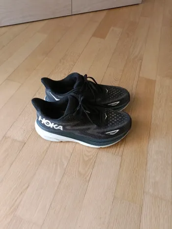 Hoka Clifton 9 Running Shoes usato