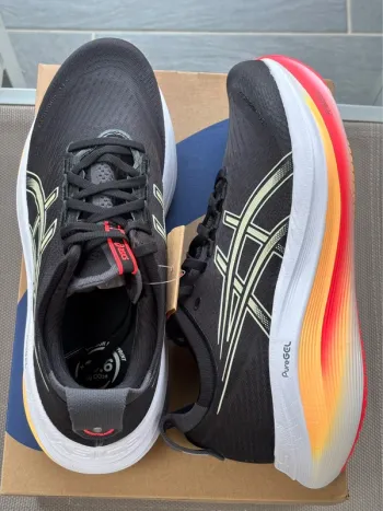 Used Asics Gel-Nimbus 27 Running Shoes