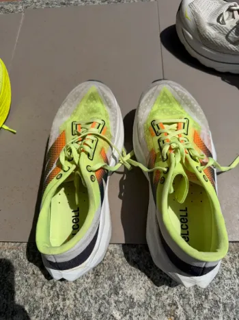 New Balance FuelCell Rebel v4 bike usato — immagine 2 di 7