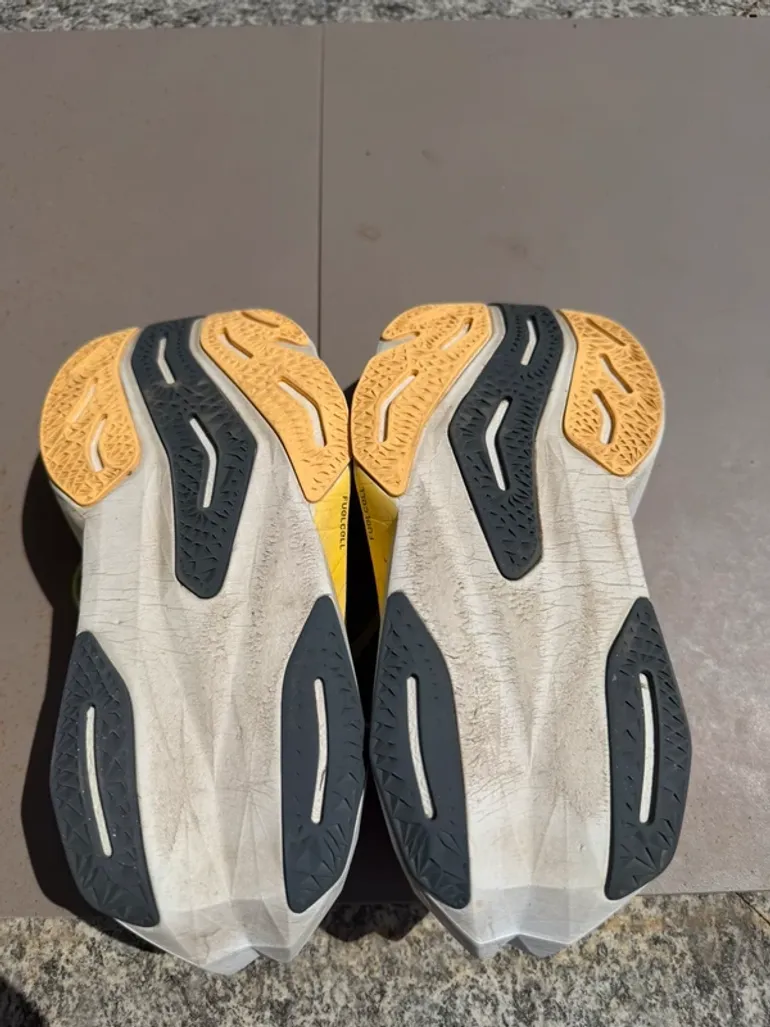 New Balance FuelCell Rebel v4 bike usato — immagine 6 di 7