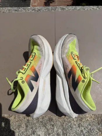 New Balance FuelCell Rebel v4 bike usato — immagine 4 di 7