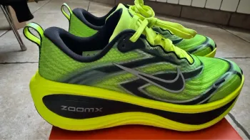 Used Saucony Vomero Plus SE bike — image 2 of 8