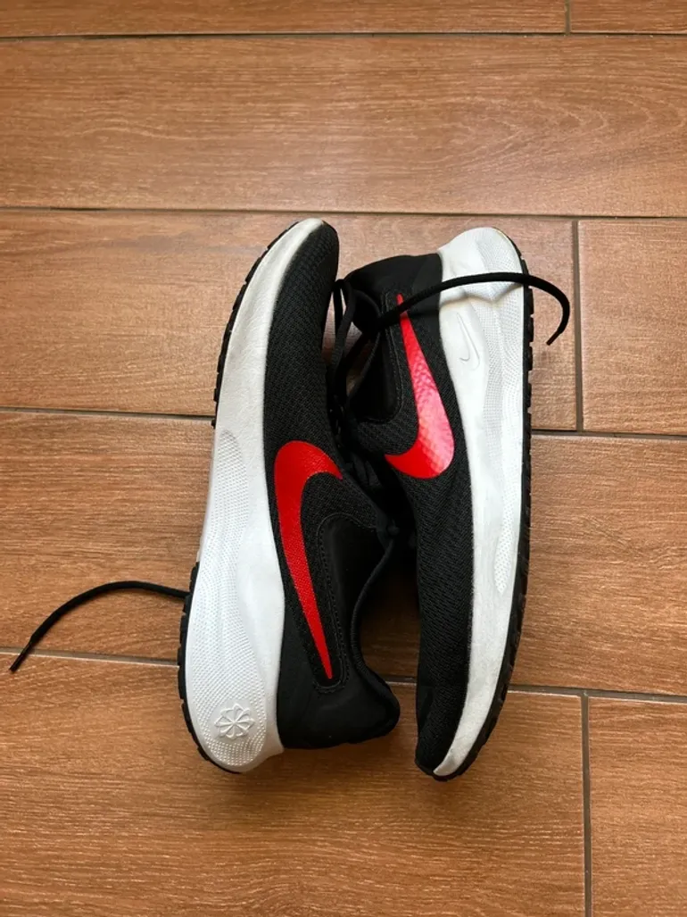 Used Nike Revolution 7 bike — image 5 of 6