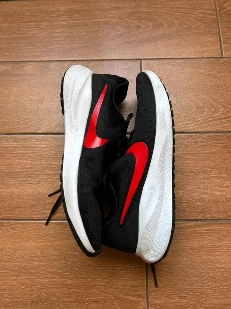 Used Nike Revolution 7 bike — image 4 of 6
