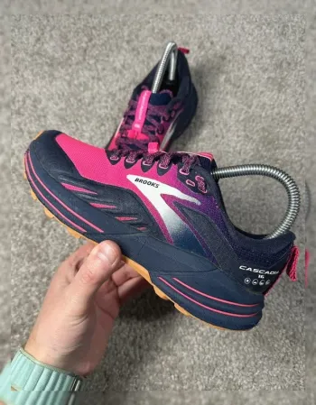 Brooks Cascadia 16 Running Shoes usato