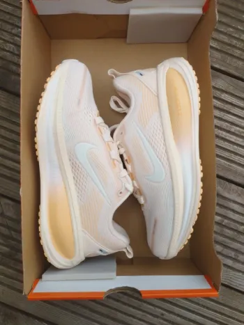 Orange Vomero 18 Running Shoes usato
