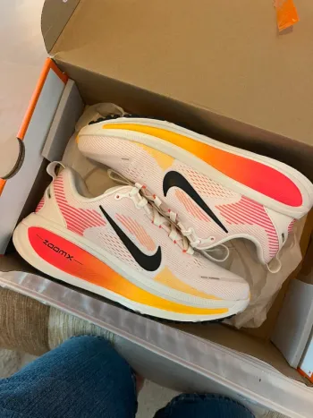 Brugt Nike Vomero 18 Running Shoes