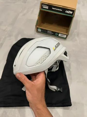 Used Lazer Vento Kineticore 2026 bike — image 3 of 5