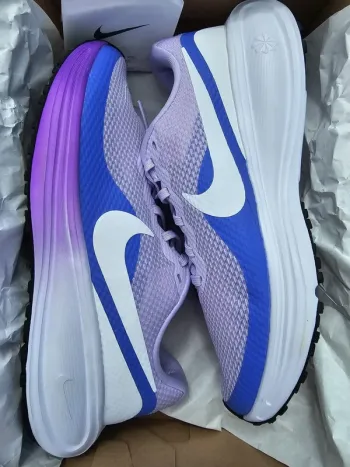 Použité 100% Revolution 8 Running Shoes