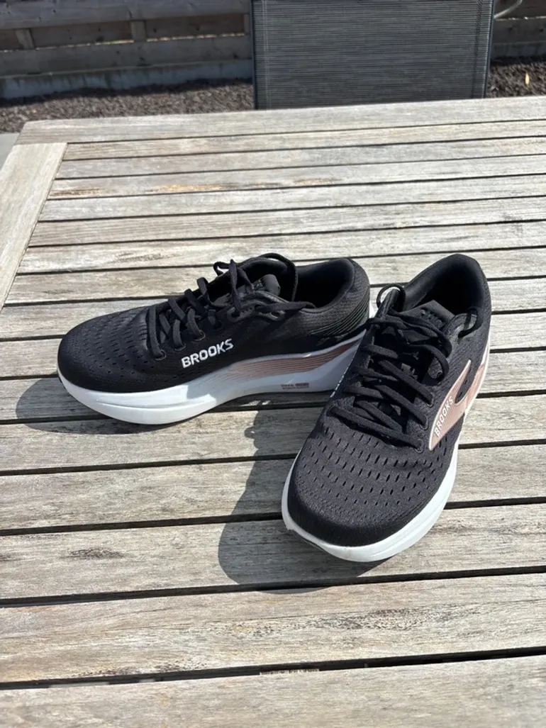 Used Brooks Ghost Max bike — image 2 of 10