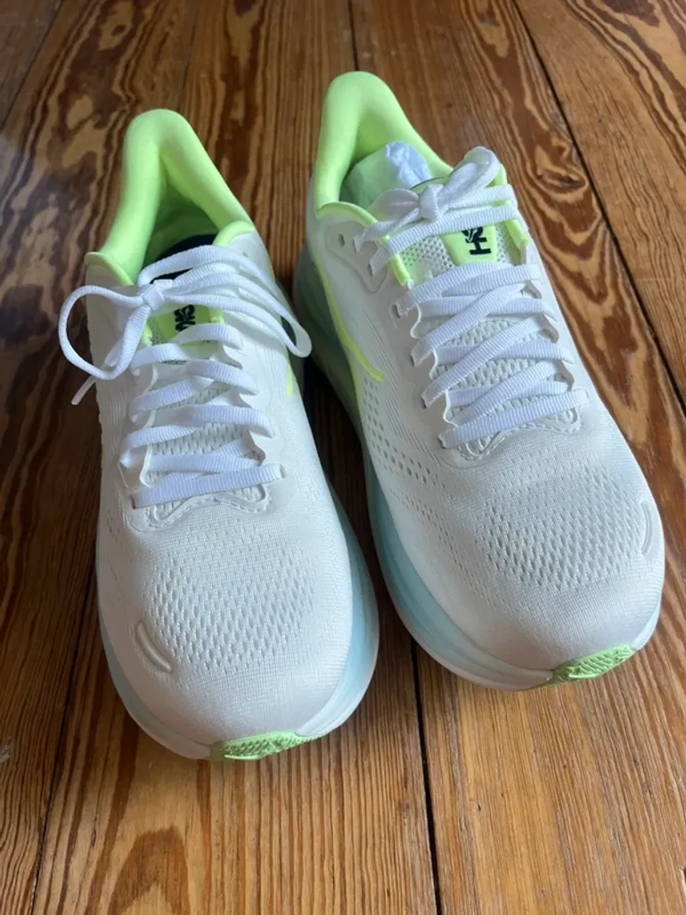 Used Hoka Clifton 11 bike — image 5 of 8