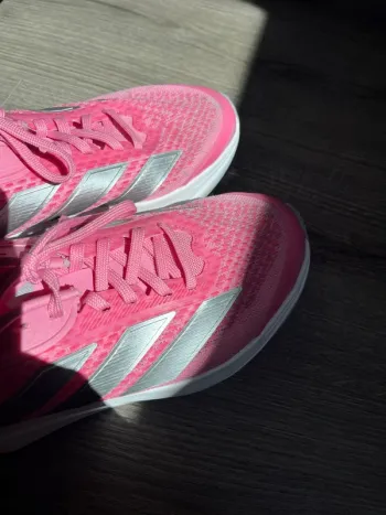 Käytetty Adidas Light Motion Running Shoes