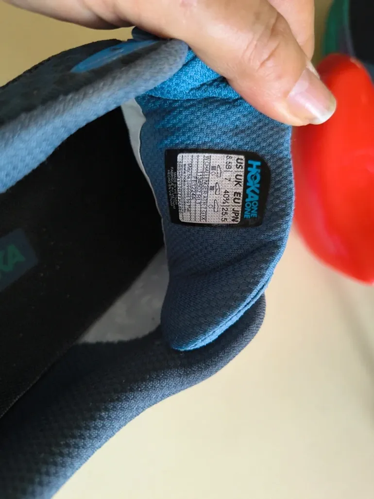 Used Hoka Unisex Running Shoes bike — image 4 of 5