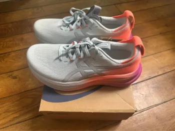 Used Asics Gel-Nimbus 28 bike — image 2 of 6