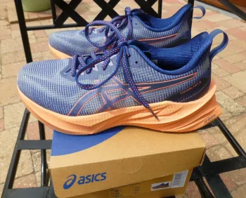 Gebrauchtes Orange Novablast 3 LE Running Shoes