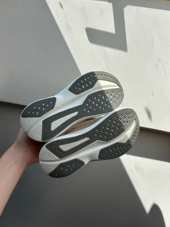 Hoka Mach 6 bike usato — immagine 4 di 14