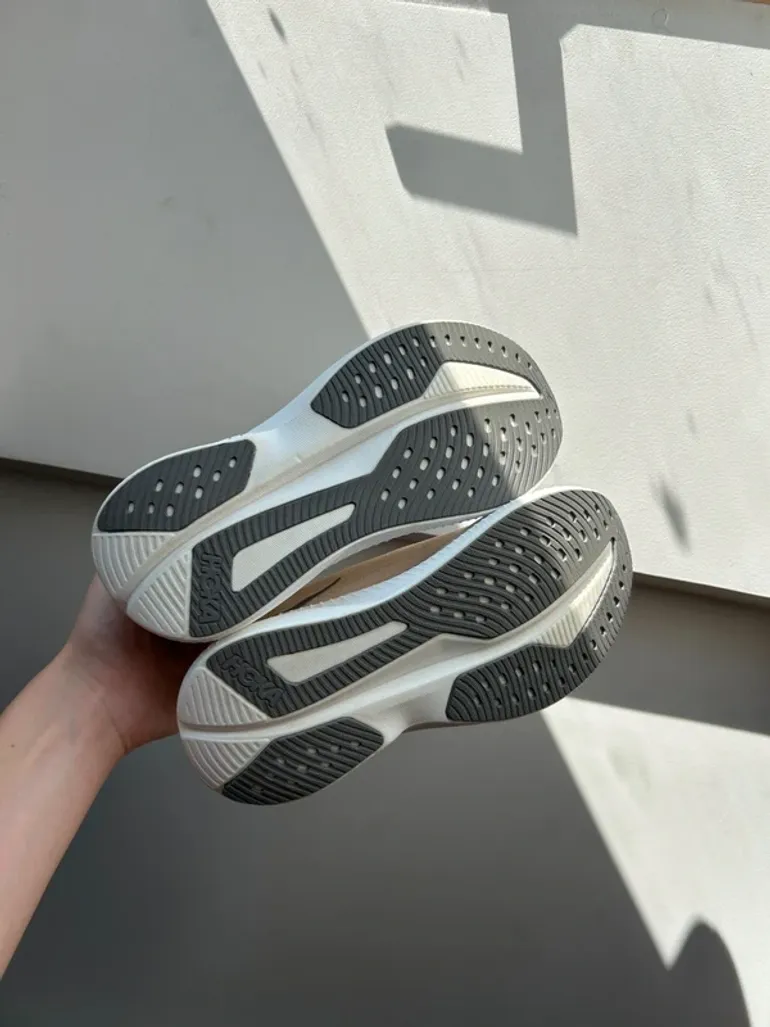 Hoka Mach 6 bike usato — immagine 4 di 14
