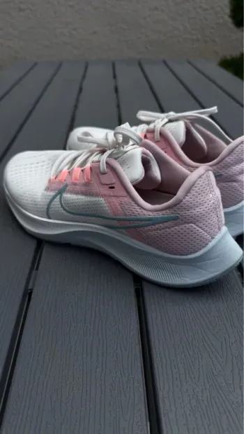 Used Pegasus Air Zoom 38 Running Shoes