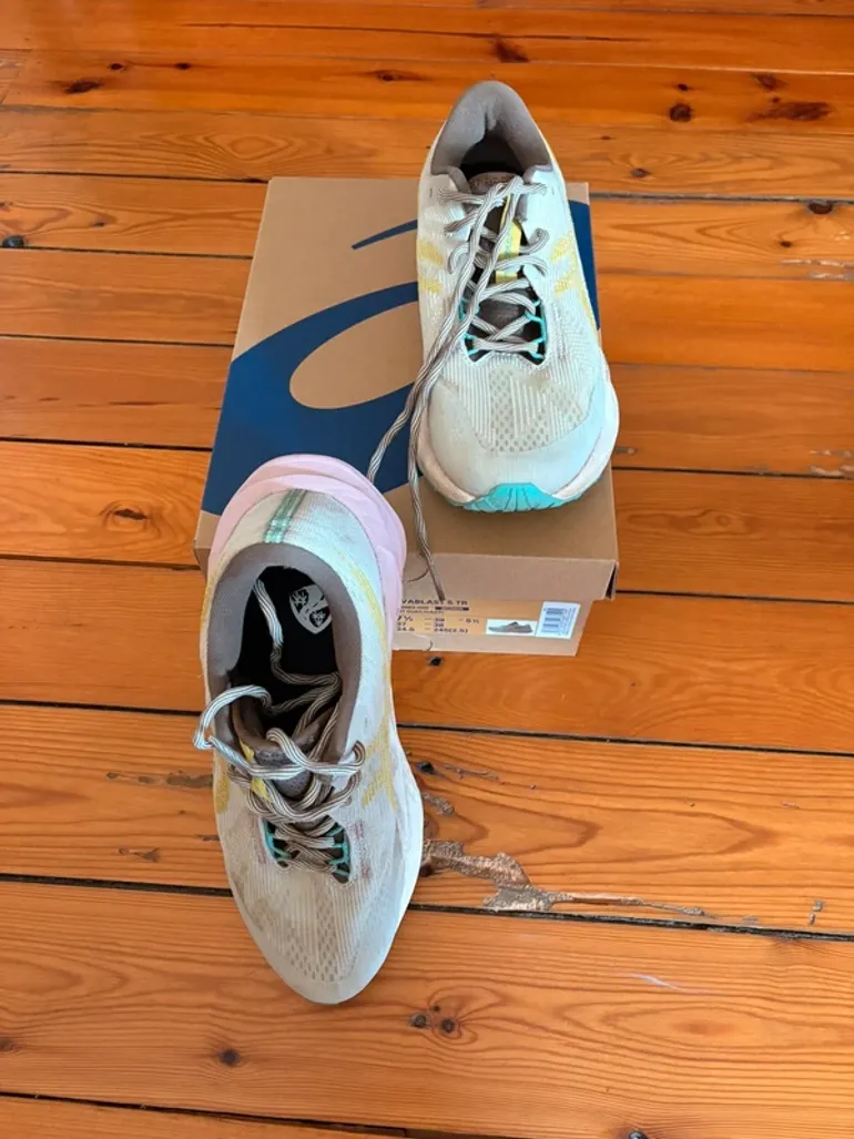 Käytetty Asics Novablast 5 TR bike — kuva 4 / 5
