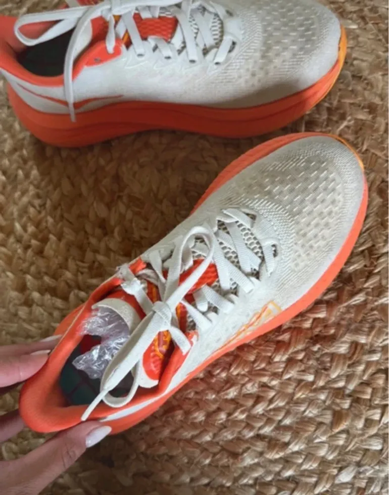 Used Hoka Running Shoes bike — image 3 of 10