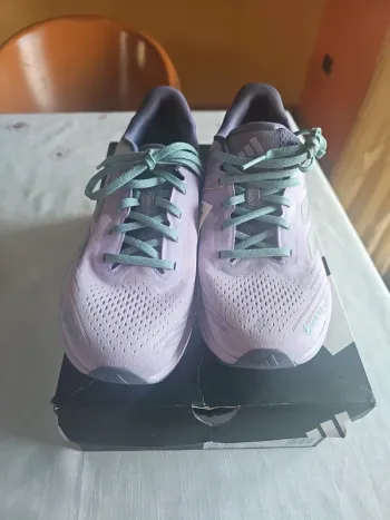 Used Supernova Rise GTX Running Shoes