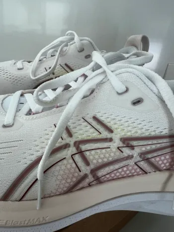 Gebrauchtes Asics Running Shoes Women bike — Bild 2 von 4