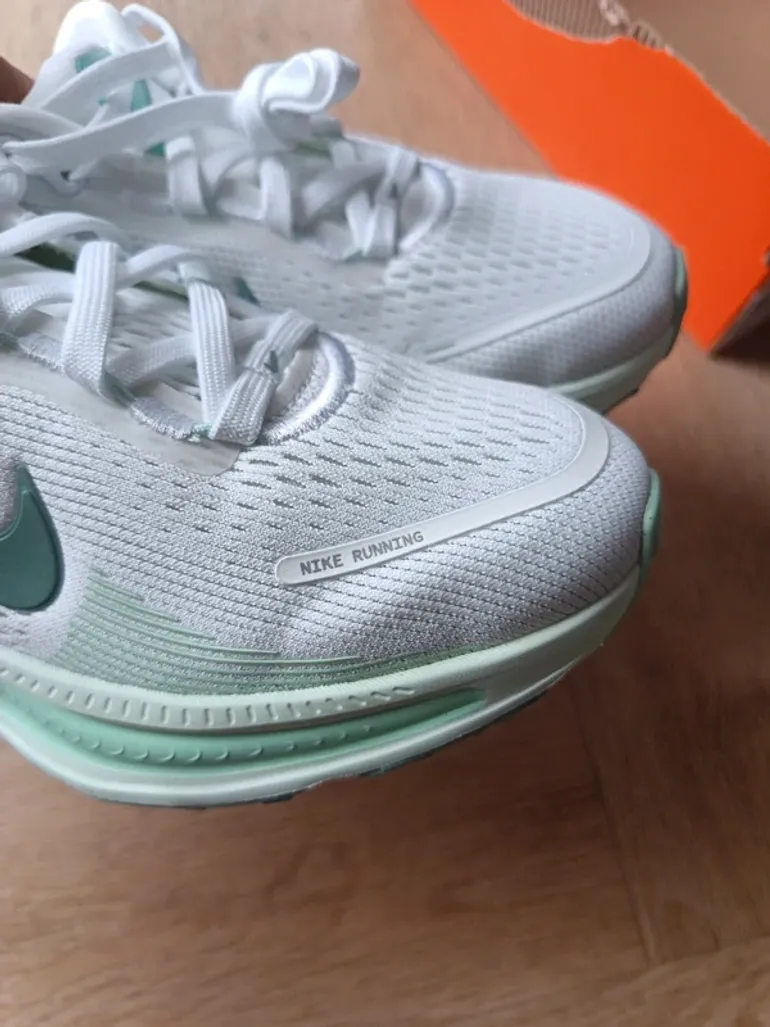 Used Nike Vomero 18 bike — image 10 of 15