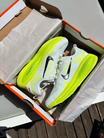 Used Nike Vomero 18 Running Shoes