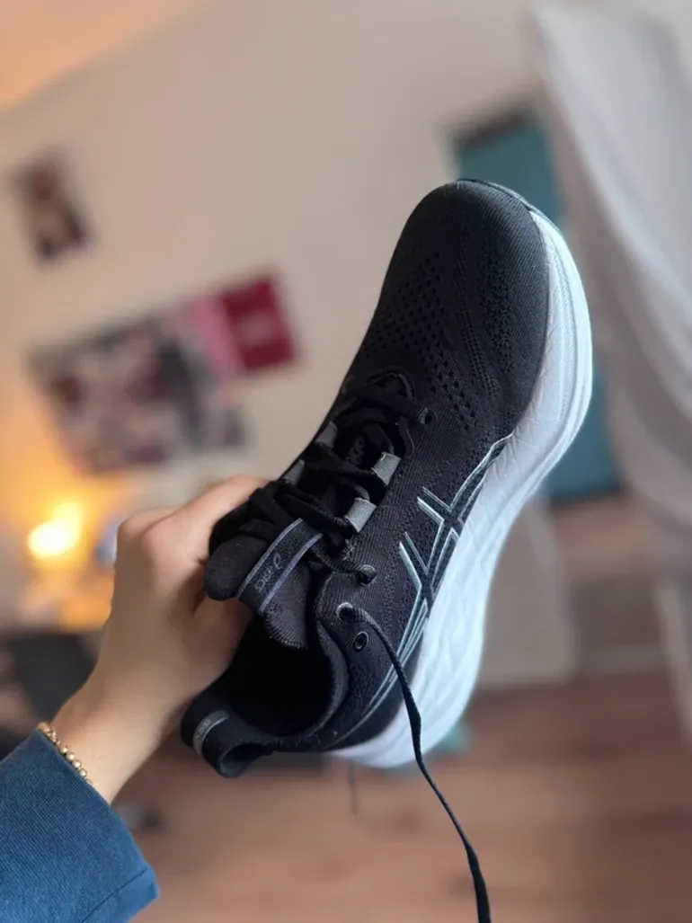 Used Asics Gel Nimbus 26 bike — image 2 of 3