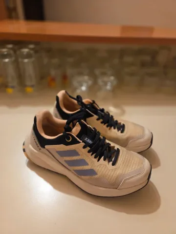 Käytetty Orange Terrex Running Shoes