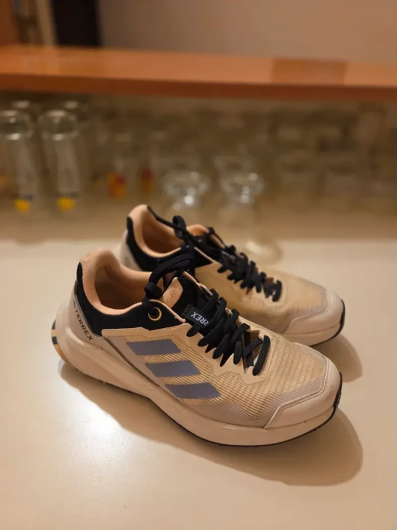 Gebrauchtes Orange Terrex Running Shoes