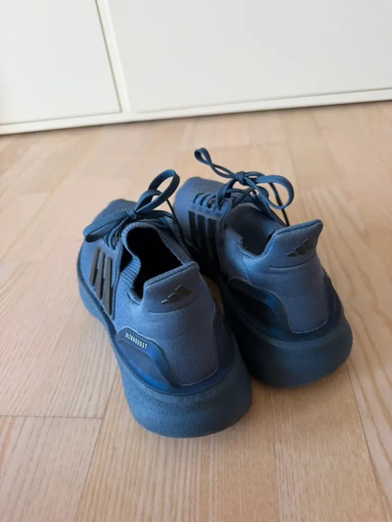 Used Adidas Ultra Boost bike — image 2 of 4