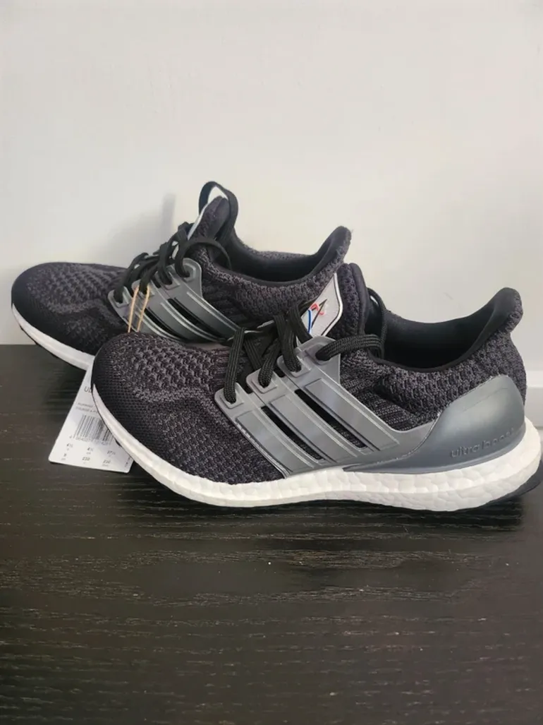 Adidas Ultra Boost 5.0 DNA bike usato — immagine 2 di 3