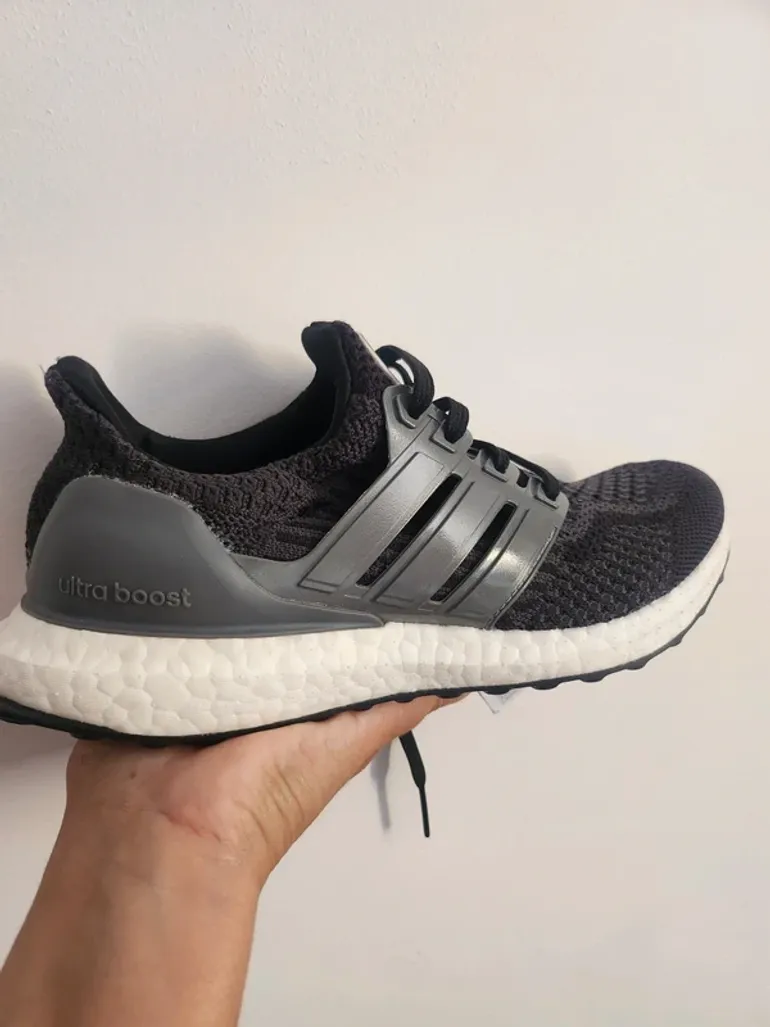 Adidas Ultra Boost 5.0 DNA bike usato — immagine 3 di 3