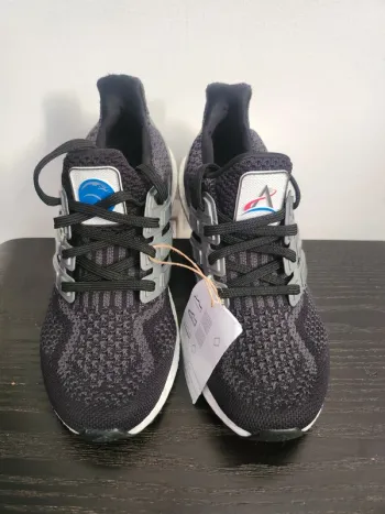 Käytetty Adidas Ultra Boost 5.0 DNA Running Shoes