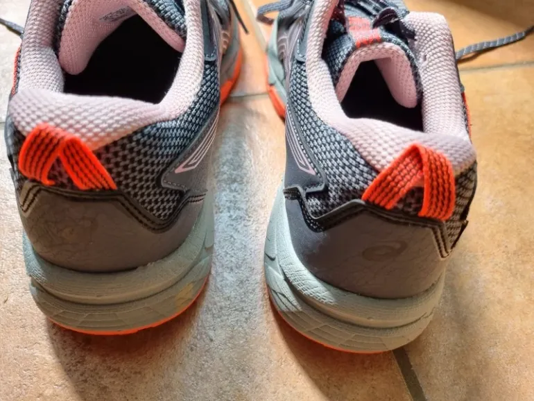 Asics GEL-Venture 8 bike usato — immagine 6 di 7